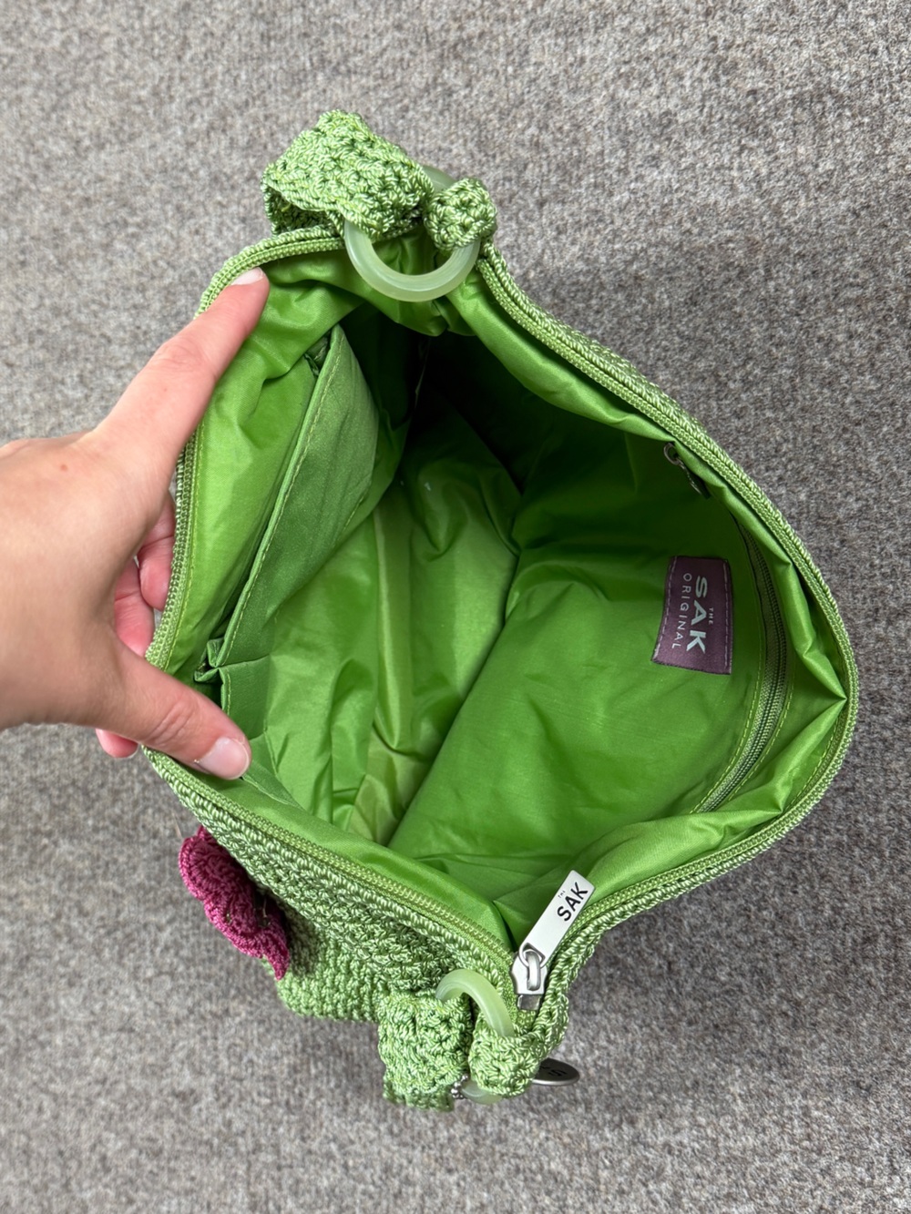 The Sak Green Crochet Crossbody Shoulder Bag Zip Closure Removable Flower Pin - Picture 4 of 8